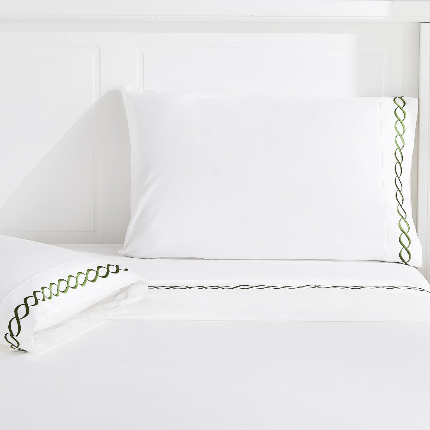 600 Thread Count Rope Embroidered Sheet Set